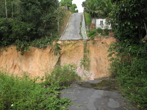 shutterstock_sinkhole